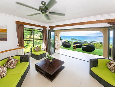 le_duc_de_praslin_seychelles_villa_deck_living_room