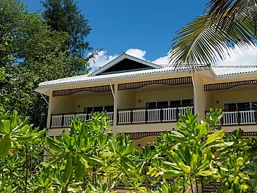 acajou_beach_grounds_courtesy