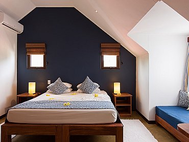 L'Hirondelle_Self_Catering_Seychelles_top_floor_dbedroom