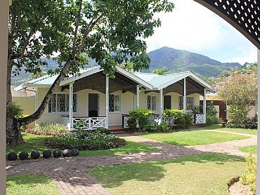 la_roussette_mahe_chalet2