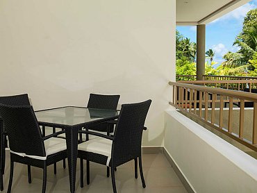 Cote_d'or_Chalets_exterior_terrance