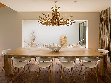 VILLA_DECKENIA_PRASLIN_TAVOLO