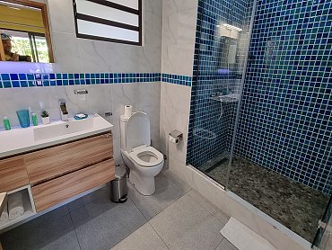 Casa_De_Leela_&_Cocolux_Self_Catering_Apartaments_bathroom