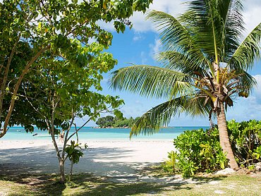 Cote_d'or_Chalets_exterior_sea