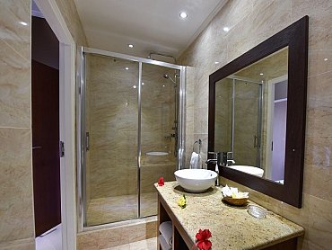 CROWN_BEACH_HOTEL_bagno
