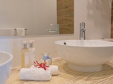 all-room-category-bathroom__Le_Nautique_Mahè