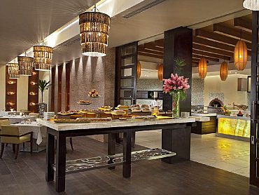 raffles_praslin_Losean_Restaurant_Breakfast