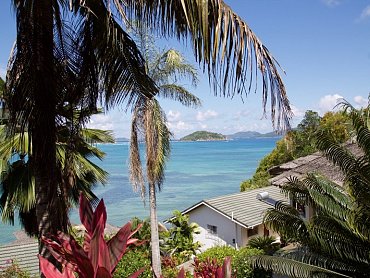 Chalets_Cote_Mer_standard_garden_sea_view