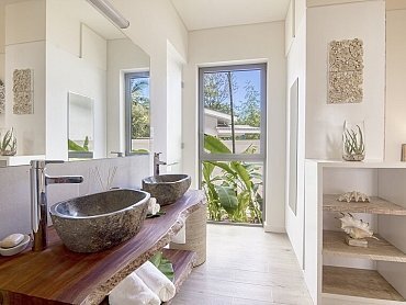 Pineapple_Beach_villas_beach_bathroom