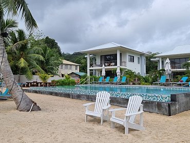 Pineapple_Beach_villas_exterior