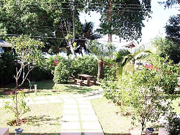 Pirogu_Lodge_giardino