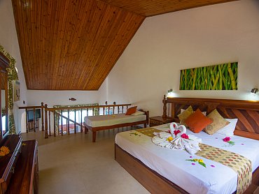 Chalets_Cote_Mer_family_double_bedroom