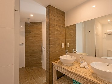 seafront-king__Le_Nautique_Mahè_bathroom