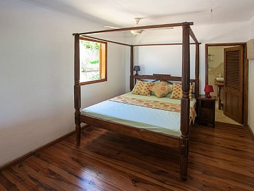 Chalets_Cote_Mer_villa_bedroom