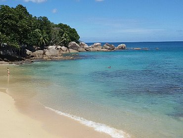 bliss_hotel_mahè_spiaggia