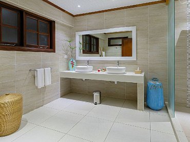larchipel_praslin_family_suite_bagno