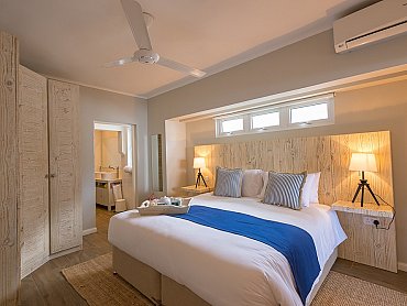 seafront-king-_Le_Nautique_Mahè