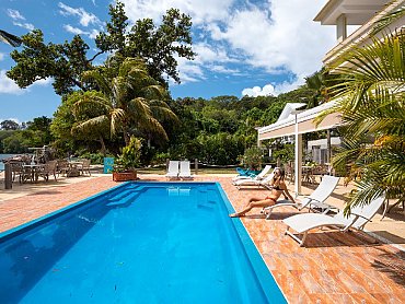 CROWN_BEACH_HOTEL_piscina