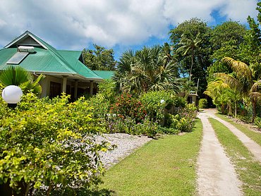 Cote_d'or_Chalets_exterior_giardini
