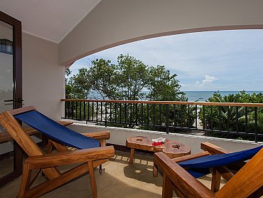 Balcony-L'Hirondelle_Self_Catering_