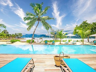 Pineapple_Beach_villas_beach_pool_mahè