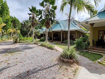 Cot_D'Or_chalets_villa_exterior_Praslin