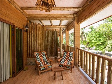 DELUXE VILLA TOP FLOOR VERANDAANSESEVEREBEACHVILLA_LADIGUE