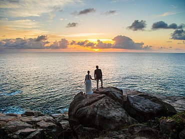 COUPLE ON THE ROCK WITH SUNSET (8)