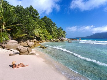 Beach_Grand_Anse_Guest_relaxing_[7964-A4]