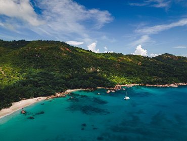 AERIAL VIEW OF ANSE LAZIO BEACH (2)_11zon