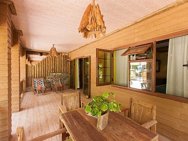 VERANDA_ANSESEVEREBEACHVILLA_LADIGUE