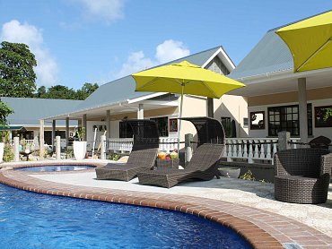 SWIMMIGN POOL