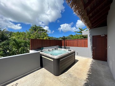 JACUZZI AREA 1