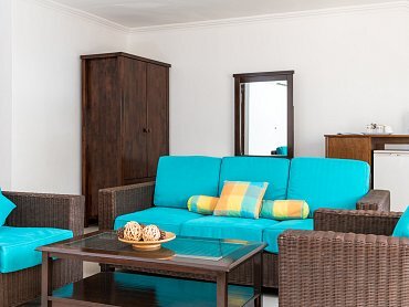 AUGERINE GUESTHOUSE-Living room