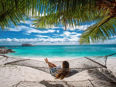 HAMMOCK ON THE BEACH