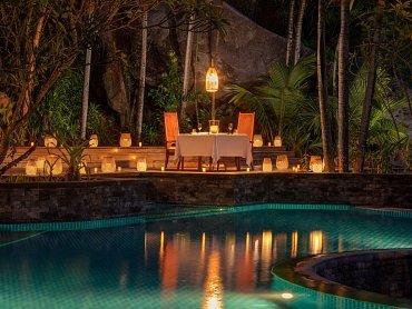 Restaurant Dine By Design Pool Deck