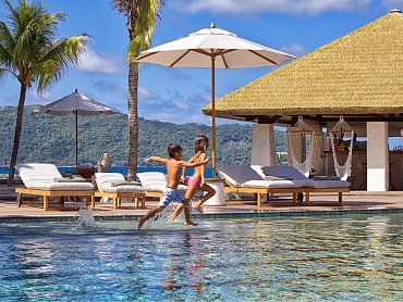 Children_at_main_swimming_pool2_[6724-A4]