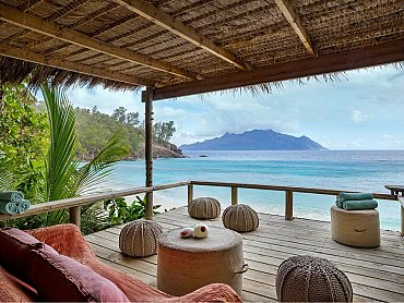 BEACH DECK