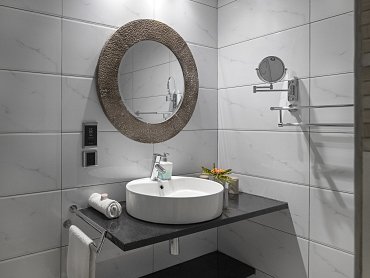 AUBERGE D'ANSE BOILEAU_Bathroom 1