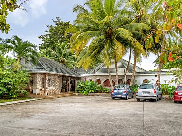 BLISS HOTEL PRASLIN PARKING AND MAIN ENTANCE