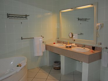 Luxury Bedroom_Bathroom (2)