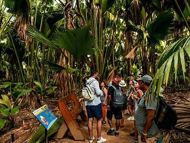 VISITORS INSIDE THE VALLEE DE MAI