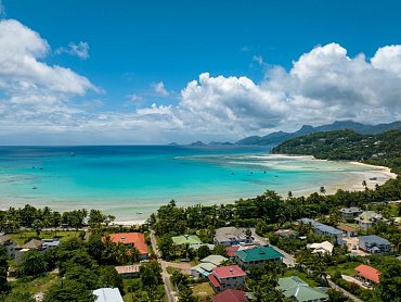full_340-degrees-mountain-view-apartments_hotel-grounds_07_1698122535