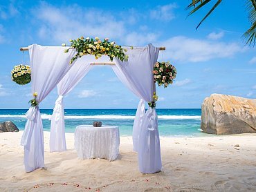 MAHE BEACH WEDDING SET UP