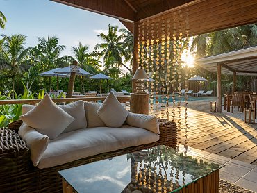 BLISS HOTEL PRASLIN BEACH HOUSE BAR - LOUNGE AREA