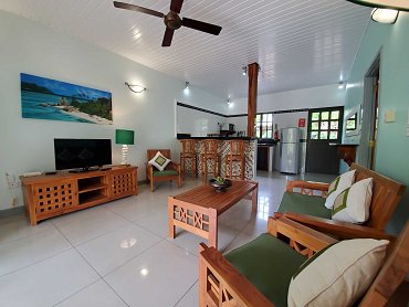 KITCHEN & LIVING ROOM