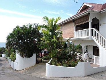 CASADANI HOTEL_main entrance+view of restaurant