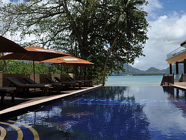 INFINITY POOL