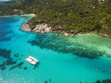 AERIAL VIEW OF ODEZIR CATAMARAN & SURROUNDING ISLAND (3)