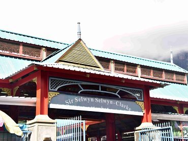 SIR SELWYN SELWYN-CLARKE  MARKET_9_11zon